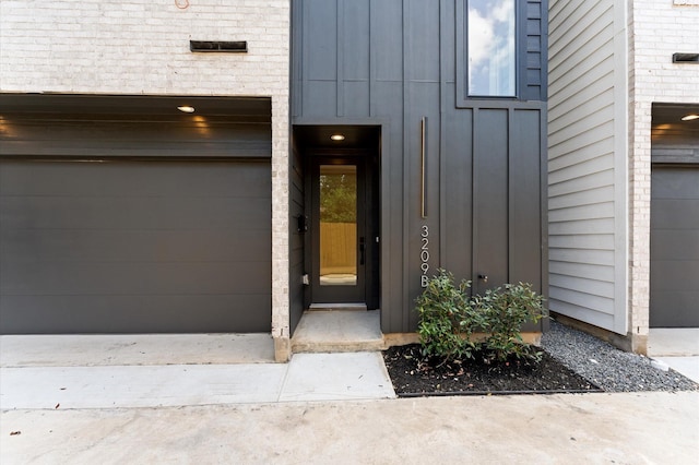 3209 Baer St Unit B, Houston, TX 77020 - view of exterior entry featuring board and batten siding