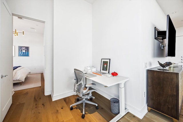 2727 Kirby Dr Unit 17D, Houston, TX 77098 - office area with wood finished floors and baseboards