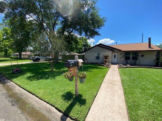 402 Spruce Lake Rd, Houston, TX 77336 - view of front of property with a front lawn