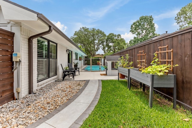 2502 Briarbrook Dr, Houston, TX 77042 - view of yard with a patio