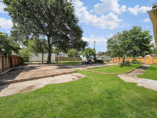 2402 49th St, Galveston, TX 77551 - view of yard