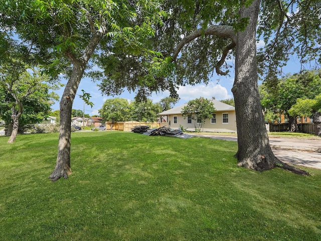2402 49th St, Galveston, TX 77551 - view of yard