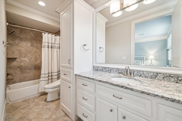 6619 Minola St, Houston, TX 77007 - bathroom with crown molding, toilet, vanity, shower / bath combo, and recessed lighting