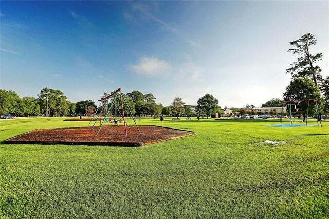 6619 Minola St, Houston, TX 77007 - community play area featuring a yard