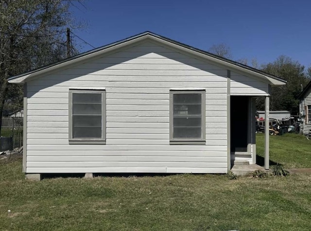 805 E Calhoun St, El Campo, TX 77437 - view of side of home with a yard