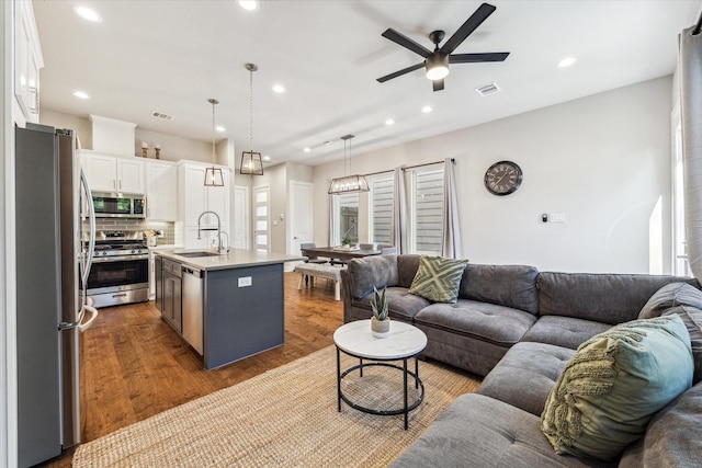 823 Mansfield St Unit E, Houston, TX 77091 - living area featuring a ceiling fan, recessed lighting, and wood finished floors