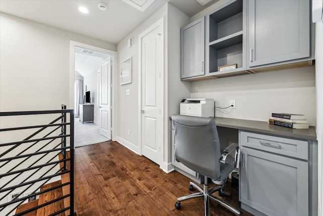 823 Mansfield St Unit E, Houston, TX 77091 - home office with dark wood-style flooring, baseboards, recessed lighting, and built in study area