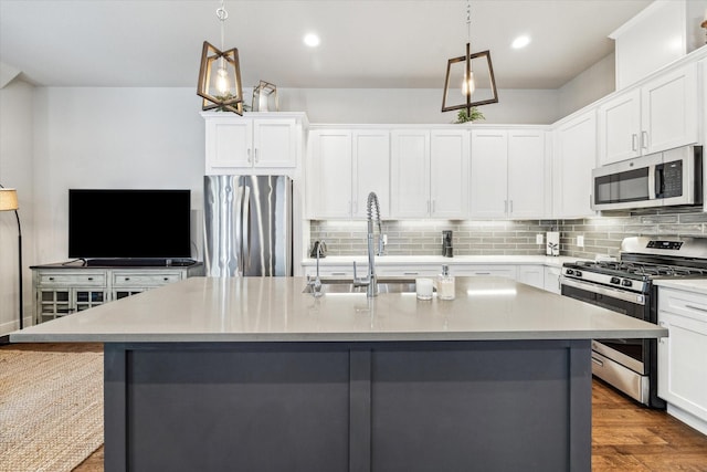 823 Mansfield St Unit E, Houston, TX 77091 - kitchen featuring stainless steel appliances, tasteful backsplash, light countertops, white cabinetry, and recessed lighting