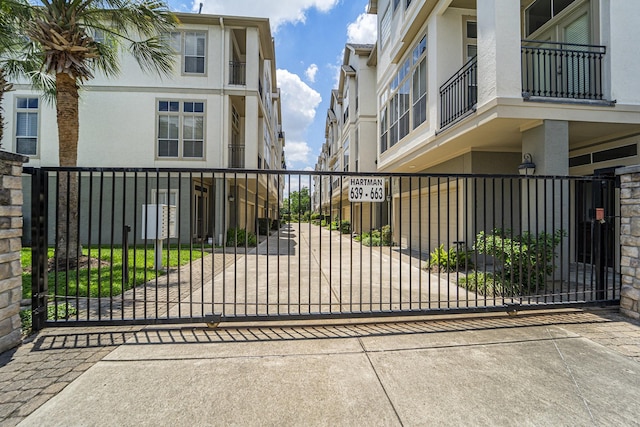 641 Hartman St, Houston, TX 77007 - view of gate