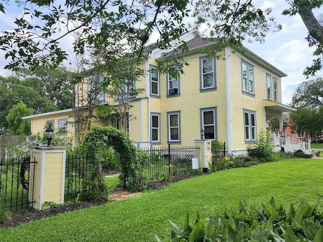 1017 Water St, Navasota, TX 77868 - view of side of home