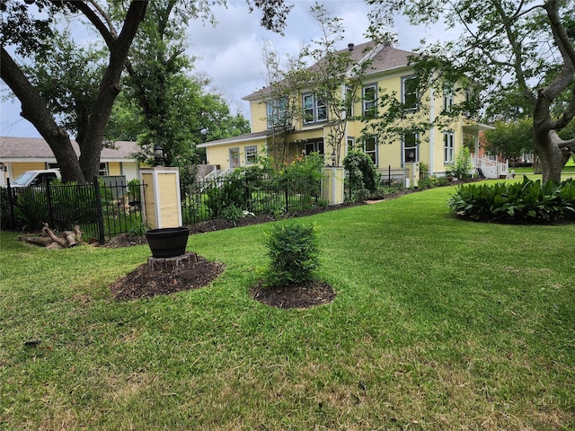 1017 Water St, Navasota, TX 77868 - view of yard