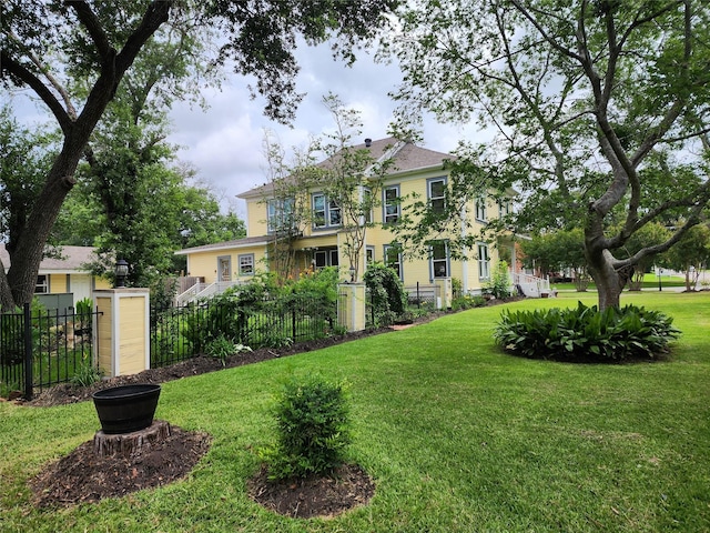 1017 Water St, Navasota, TX 77868 - view of yard