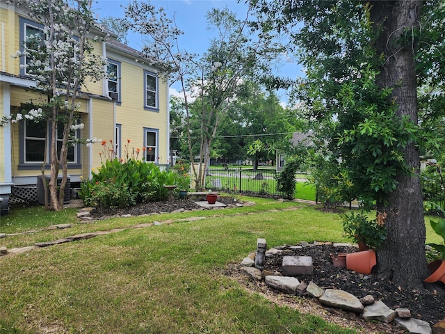 1017 Water St, Navasota, TX 77868 - view of yard