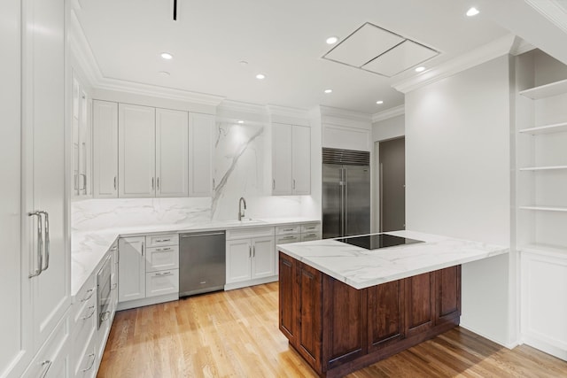 511 S Post Oak Ln Unit 2B, Houston, TX 77056 - kitchen featuring stainless steel appliances, ornamental molding, backsplash, white cabinetry, and light wood-style floors