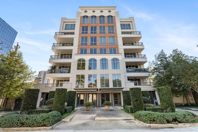 511 S Post Oak Ln Unit 2B, Houston, TX 77056 - view of apartment building / complex