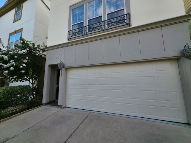 10722 Clearview Villa Pl, Houston, TX 77025 - garage with driveway