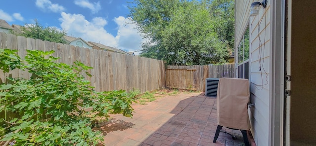 10722 Clearview Villa Pl, Houston, TX 77025 - fenced backyard with a patio