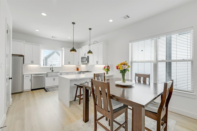 1503 Chestnut St Unit B, Houston, TX 77009 - dining area with light wood-type flooring and recessed lighting