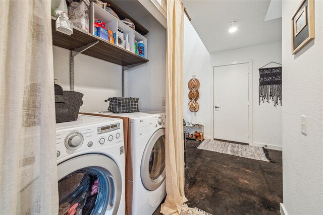 429 Meadow St, Houston, TX 77020 - laundry area with washing machine and dryer