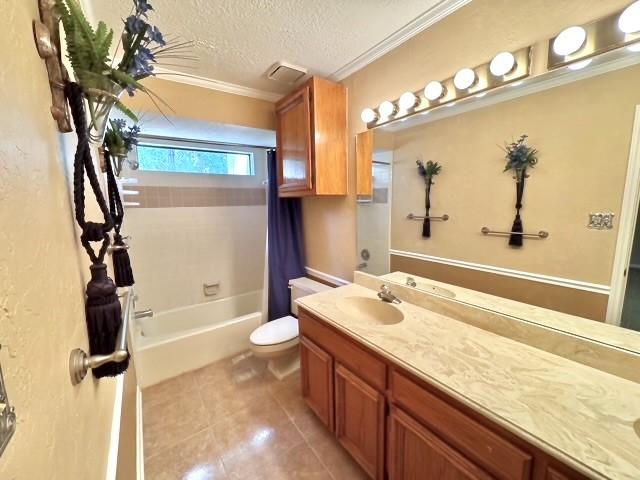 3823 Knollcrest Dr, Montgomery, TX 77356 - bathroom with vanity, toilet, ornamental molding, shower / tub combo, and tile patterned flooring