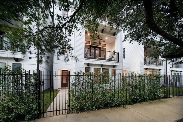 1402 Missouri Unit B, Houston, TX 77006 - view of property with a fenced front yard and a gate