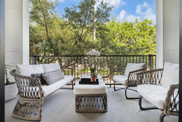 1402 Missouri Unit B, Houston, TX 77006 - balcony featuring an outdoor living space