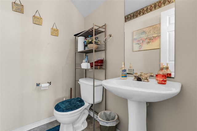 11735 Alief Clodine Rd Unit 34, Houston, TX 77072 - bathroom with toilet, tile patterned flooring, baseboards, and a sink