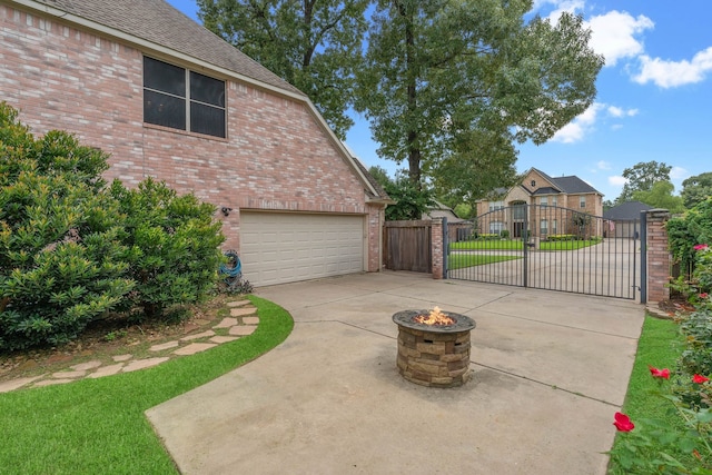 31335 Bearing Star Ln, Tomball, TX 77375 - garage featuring a gate and concrete driveway