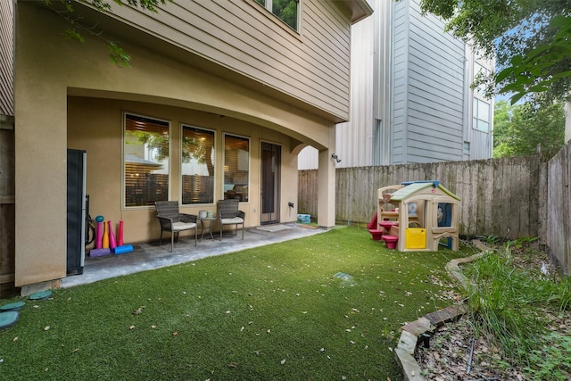1215 Malone St, Houston, TX 77007 - view of yard with a patio