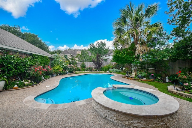 7103 Adobe Meadows Ct, Sugar Land, TX 77479 - view of swimming pool featuring a fenced backyard and a pool with connected hot tub