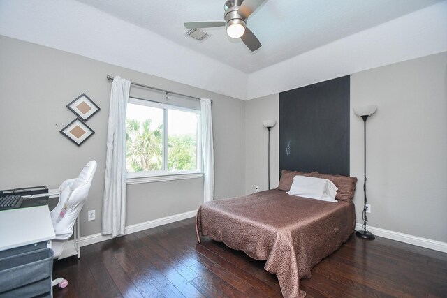 7103 Adobe Meadows Ct, Sugar Land, TX 77479 - bedroom with hardwood / wood-style floors, baseboards, and a ceiling fan