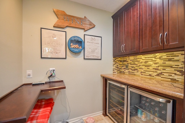 7103 Adobe Meadows Ct, Sugar Land, TX 77479 - indoor dry bar featuring beverage cooler, backsplash, and baseboards