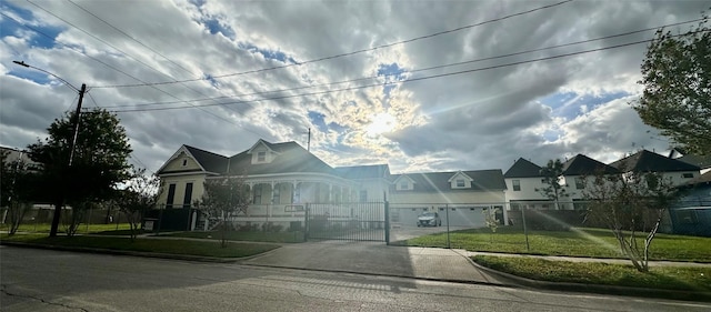 1511 Common St, Houston, TX 77009 - view of building exterior featuring a residential view