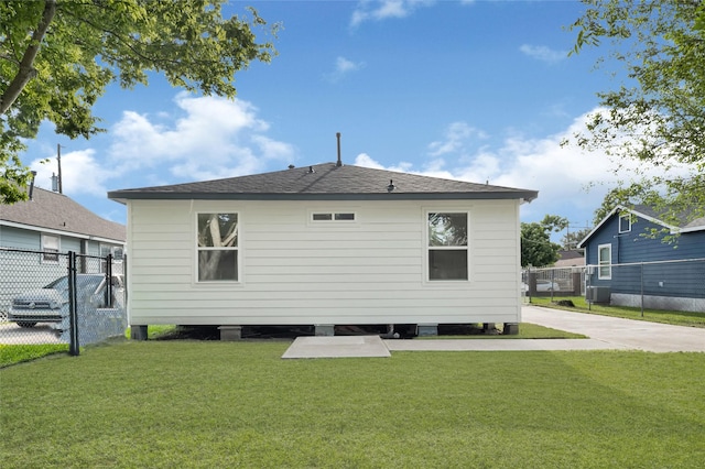 3910 Cetti St, Houston, TX 77009 - rear view of property featuring cooling unit