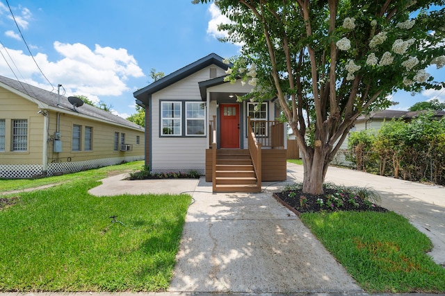 1310 E 34th St, Houston, TX 77022 - view of front of home featuring a front yard and cooling unit