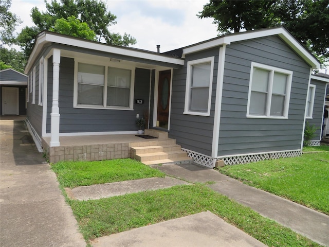 1103 Jocelyn St, Houston, TX 77023 - view of front of house featuring a front lawn