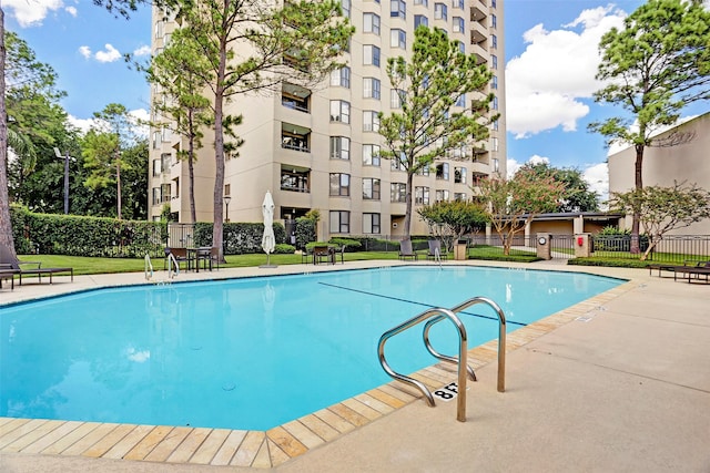 651 Bering Dr Unit 906, Houston, TX 77057 - view of community pool