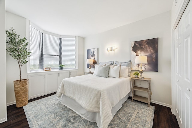 651 Bering Dr Unit 906, Houston, TX 77057 - bedroom featuring a closet, dark wood finished floors, and baseboards
