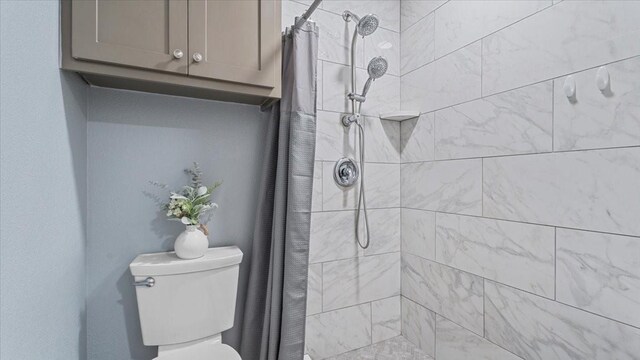 1925 Foxbriar Dr, Huntsville, TX 77340 - bathroom with tiled shower and toilet