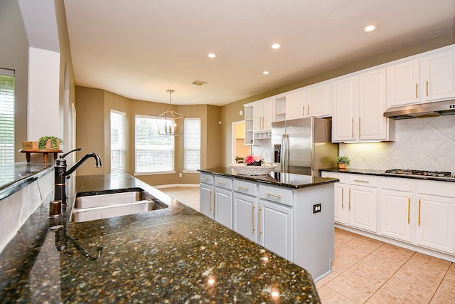 1638 Brookstone Ln, Sugar Land, TX 77479 - kitchen featuring appliances with stainless steel finishes, a sink, under cabinet range hood, healthy amount of natural light, and recessed lighting
