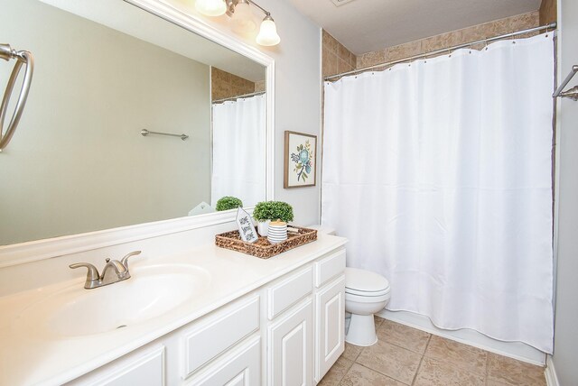 1638 Brookstone Ln, Sugar Land, TX 77479 - full bath with toilet, tile patterned flooring, vanity, and curtained shower