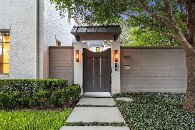 523 E 23rd St, Houston, TX 77008 - view of gate