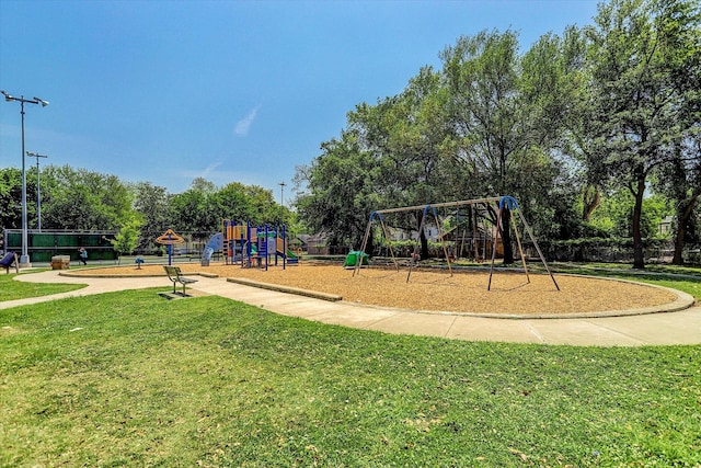 523 E 23rd St, Houston, TX 77008 - community play area featuring a yard