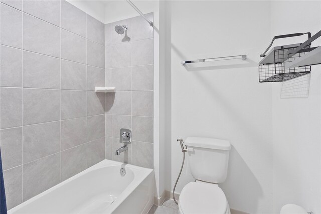 3434 Harper Meadow Ln, Missouri City, TX 77459 - full bath featuring toilet,  shower combination, and baseboards