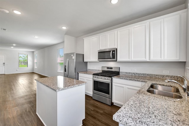 25919 Llano Knoll Ln, Katy, TX 77493 - kitchen with appliances with stainless steel finishes, a sink, a center island, recessed lighting, and open floor plan
