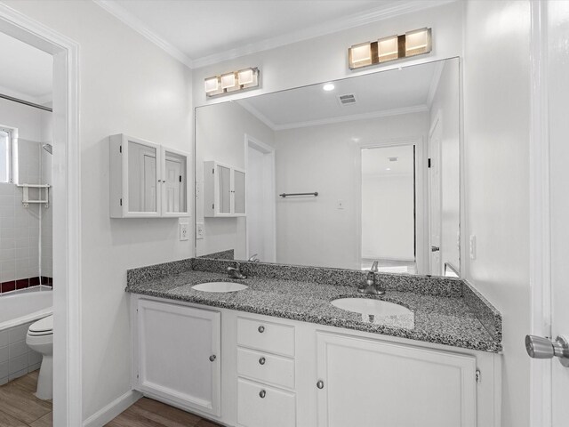 2464 Bering Dr Unit 2464, Houston, TX 77057 - bathroom with double vanity, toilet, wood finished floors, bathing tub / shower combination, and crown molding