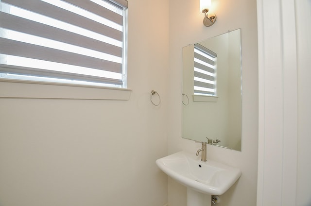 9414 Kerrwood Ln Unit B, Houston, TX 77080 - bathroom with a sink