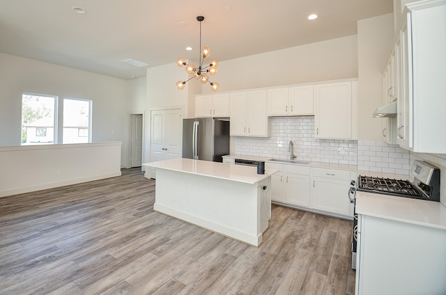 9414 Kerrwood Ln Unit B, Houston, TX 77080 - kitchen with appliances with stainless steel finishes, a sink, light countertops, a chandelier, and decorative backsplash