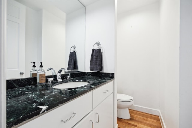 4521 Palmetto St, Bellaire, TX 77401 - bathroom with vanity, toilet, wood finished floors, and baseboards
