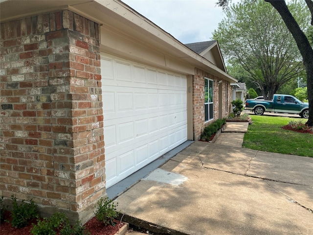 10123 Kent Towne Ln, Sugar Land, TX 77498 - garage featuring concrete driveway